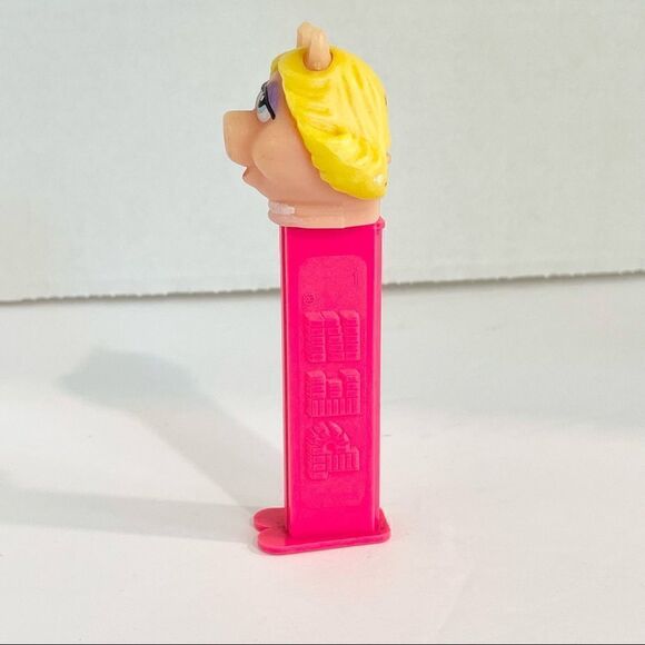 Vintage Hot Pink Miss Piggy Pez Dispenser Muppets Collection with Feet - Picture 2 of 3